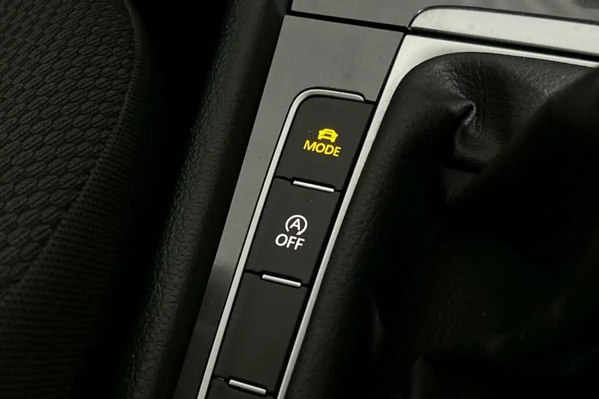 2019-volkswagen-golf-15-tsi-match-edition-130ps-hatchback-big-31