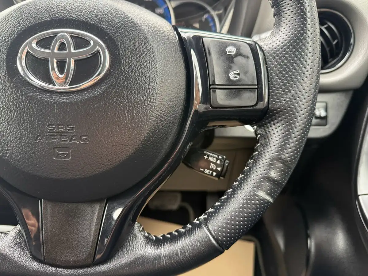 2016-toyota-yaris-15-vvt-i-design-bi-tone-hybrid-big-14