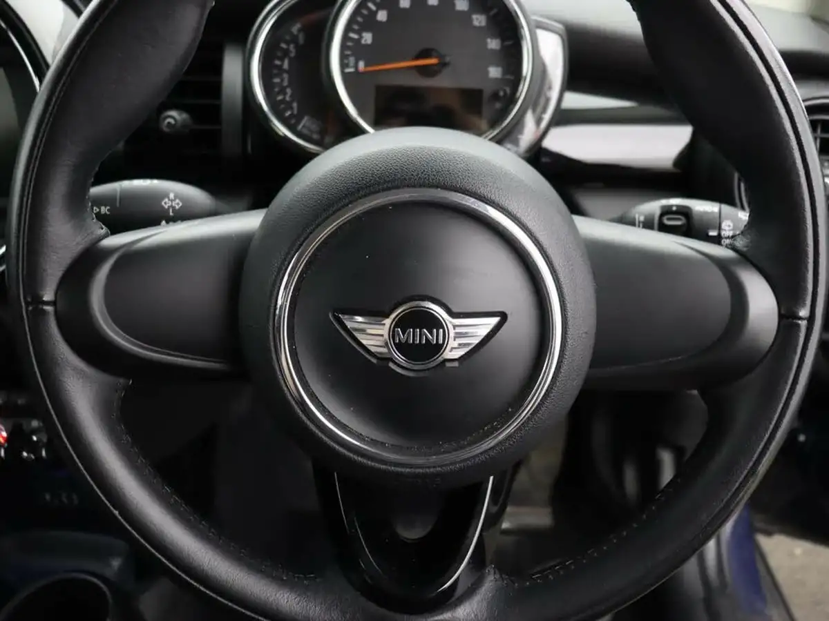 2017-mini-cooper-15-cooper-seven-5d-big-19