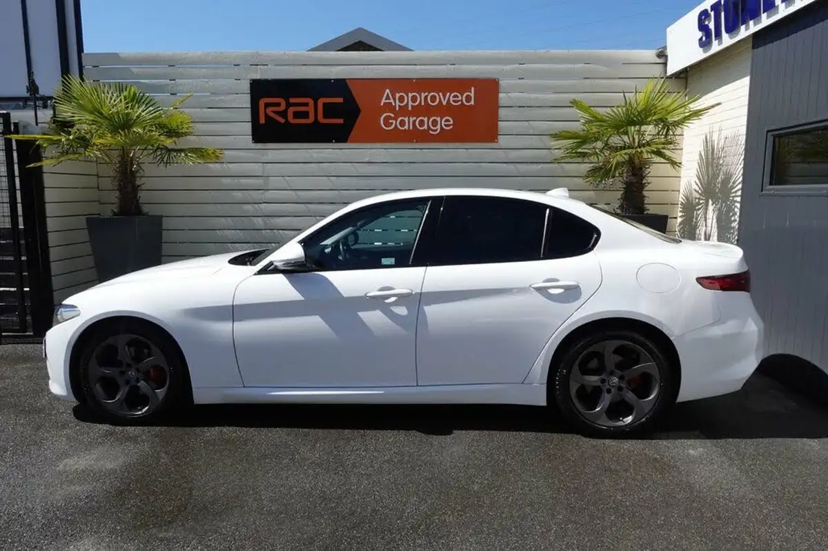 2017-alfa-romeo-giulia-22td-speciale-big-4