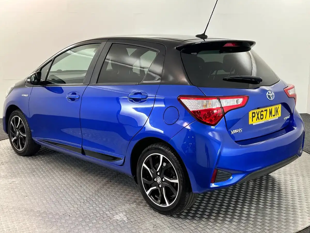 2017-toyota-yaris-15-vvt-i-yellow-bi-tone-limited-edition-hybrid-big-7