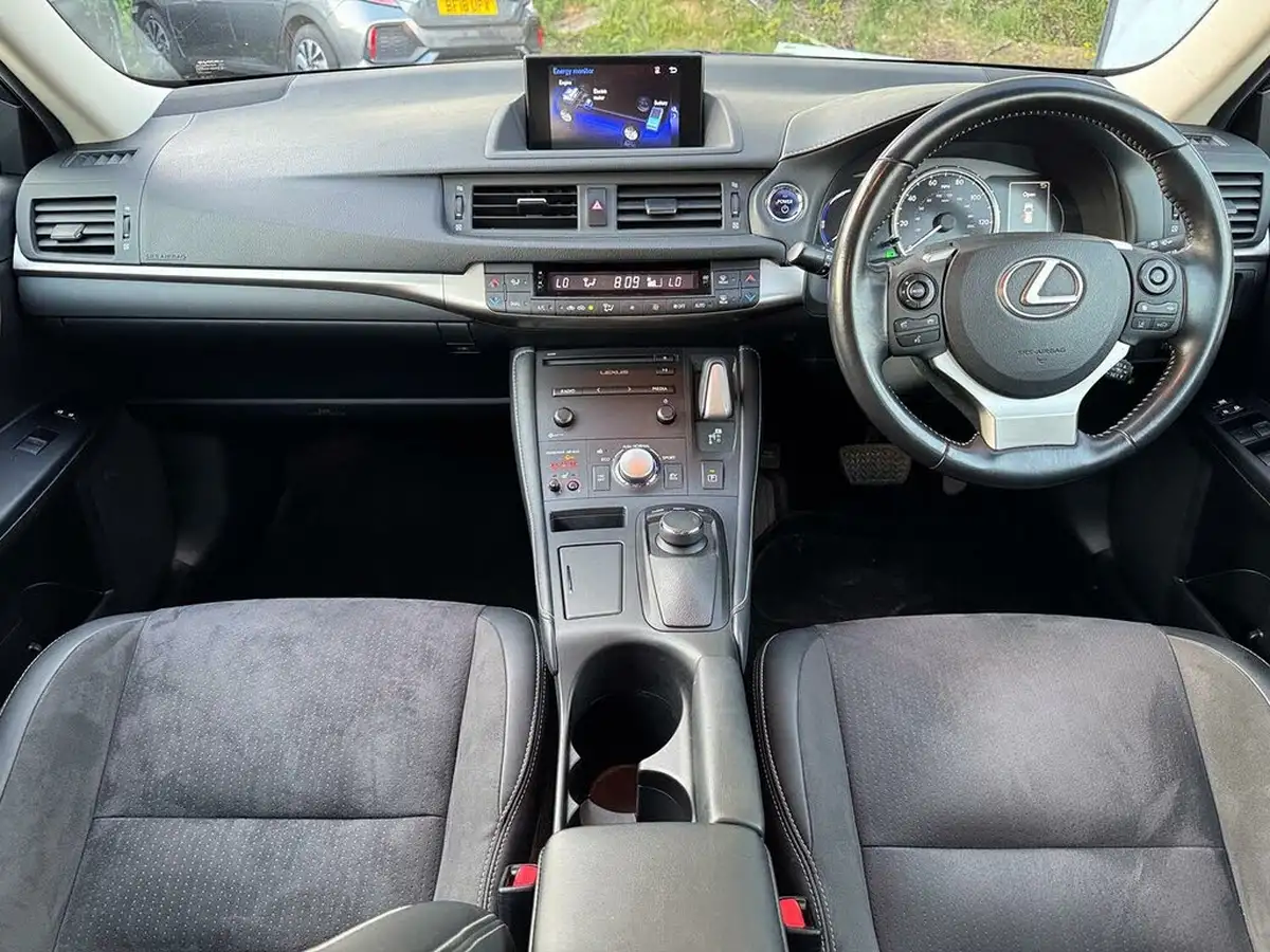 2017-lexus-ct-200h-18-luxury-big-6