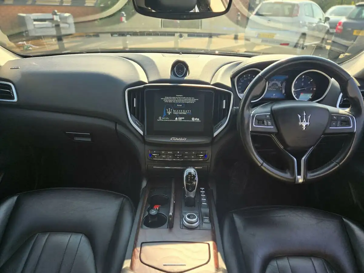 2017-maserati-ghibli-30td-big-31