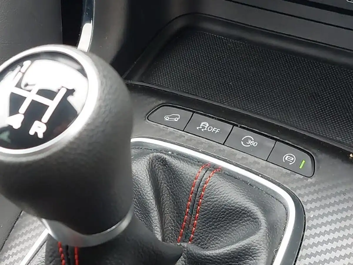 2023-mg-zs-suv-15-vti-tech-exclusive-big-11