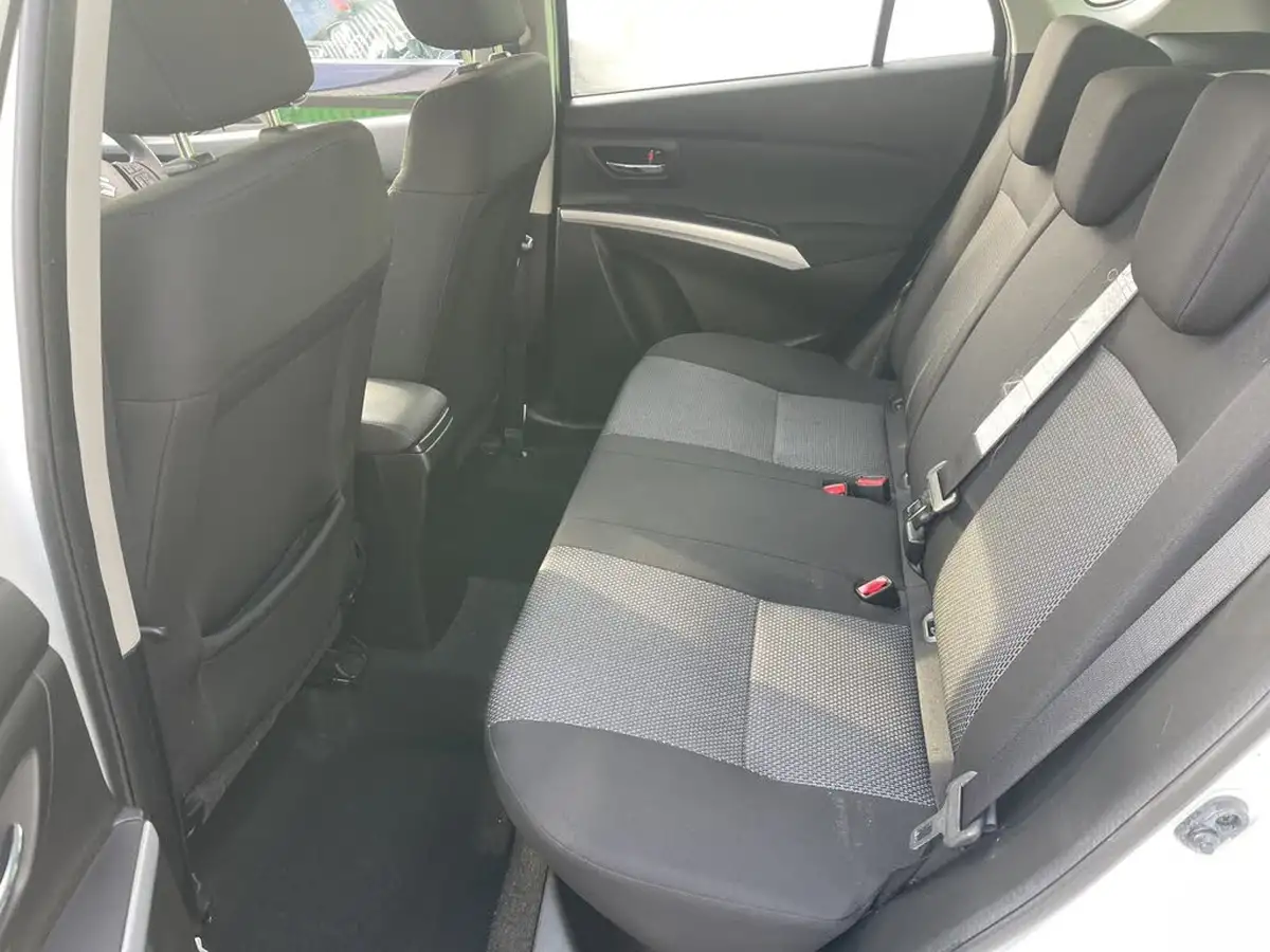 2015-suzuki-s-cross-16-sz3-big-14
