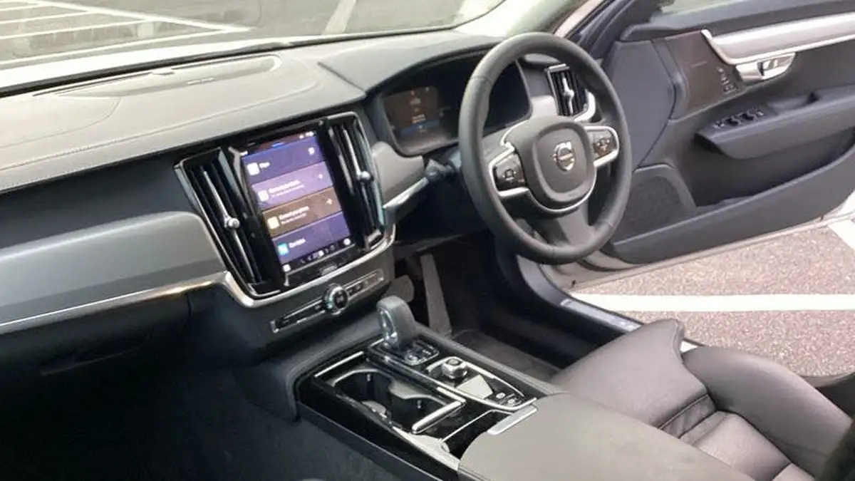 2024-volvo-v90-20-t6-plus-345bhp-dark-big-1