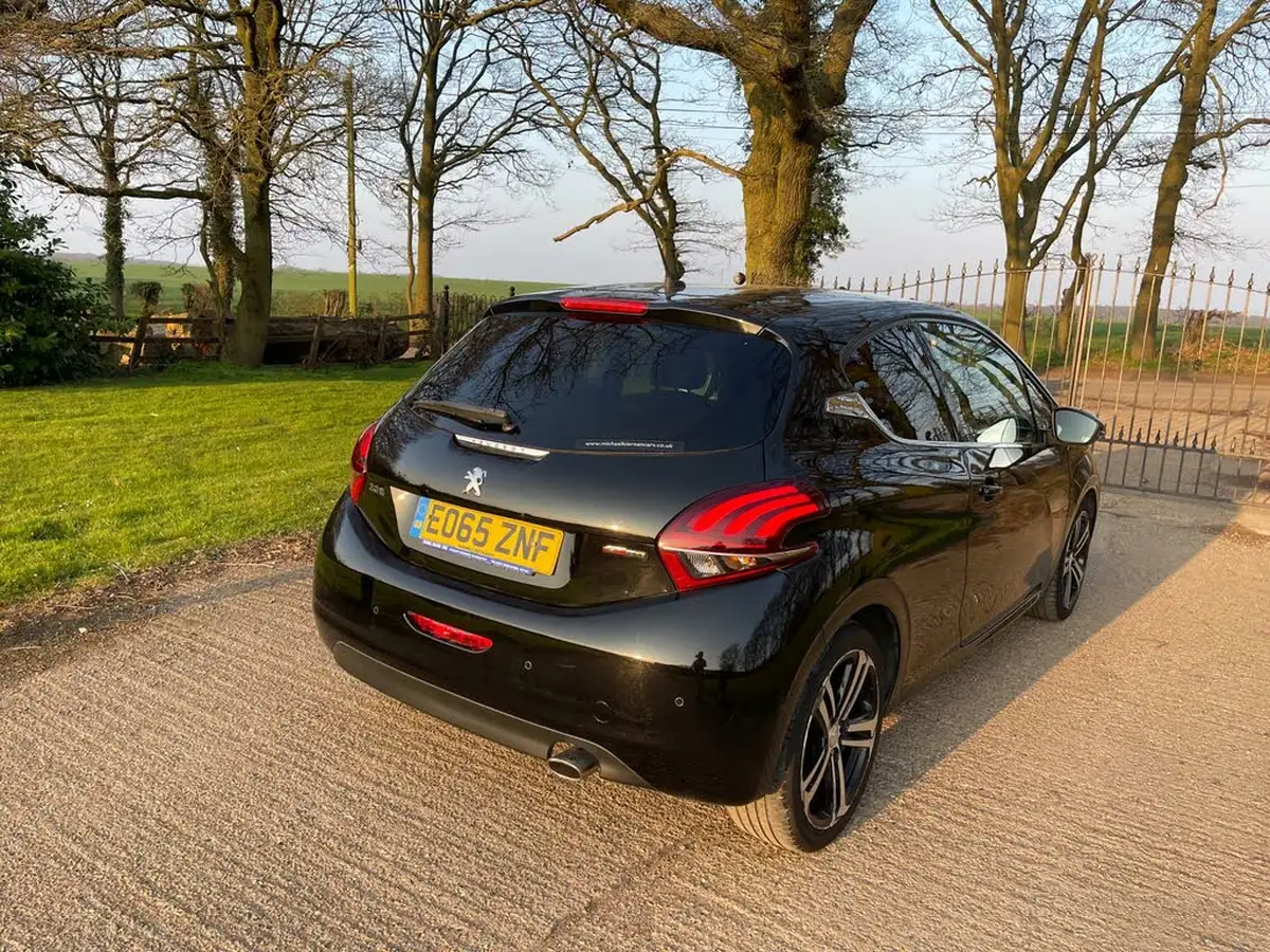 2015-peugeot-208-16bluehdi-gt-line-120bhp-ss-3d-big-2