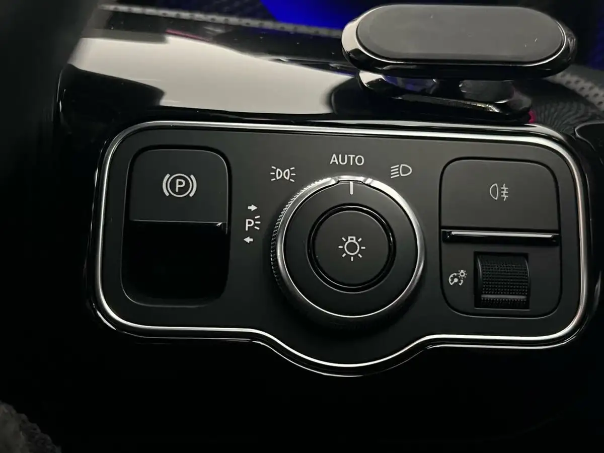 2019-mercedes-benz-a-class-15d-a180d-sport-premium-hatchback-5d-7g-dct-big-23