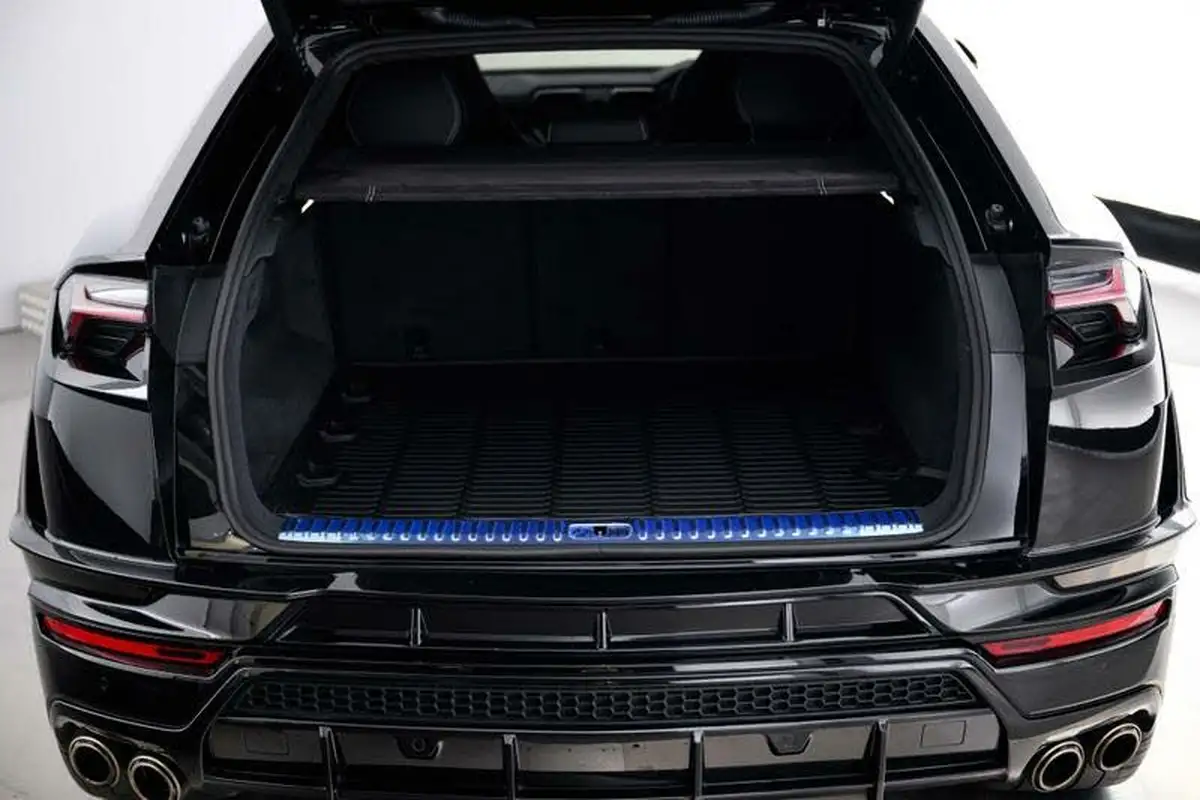 2023-lamborghini-urus-40-no-trim-big-9