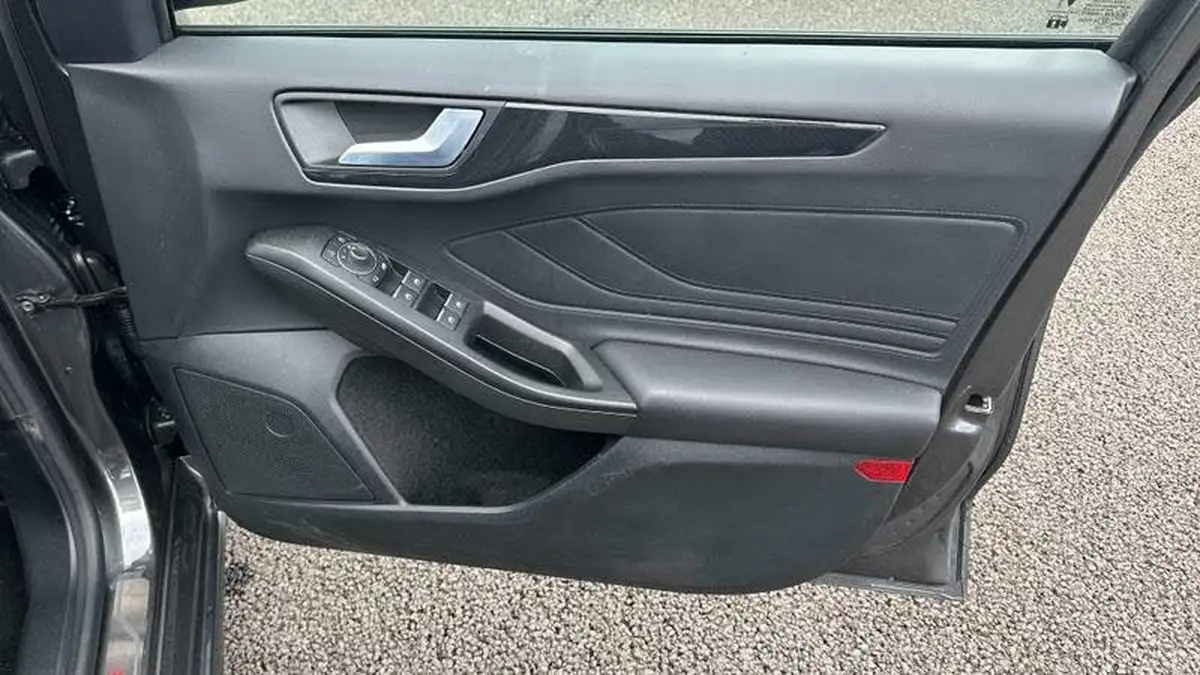 2023-ford-focus-23t-st-hatchback-big-27