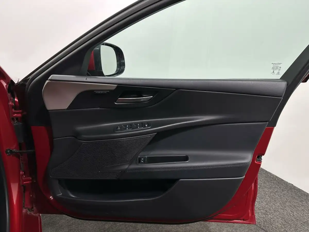 2018-jaguar-xe-20i-portfolio-200ps-1997cc-big-29