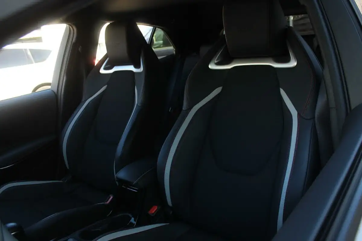 2023-toyota-corolla-18-vvt-i-gr-sport-138bhp-hatchback-big-27