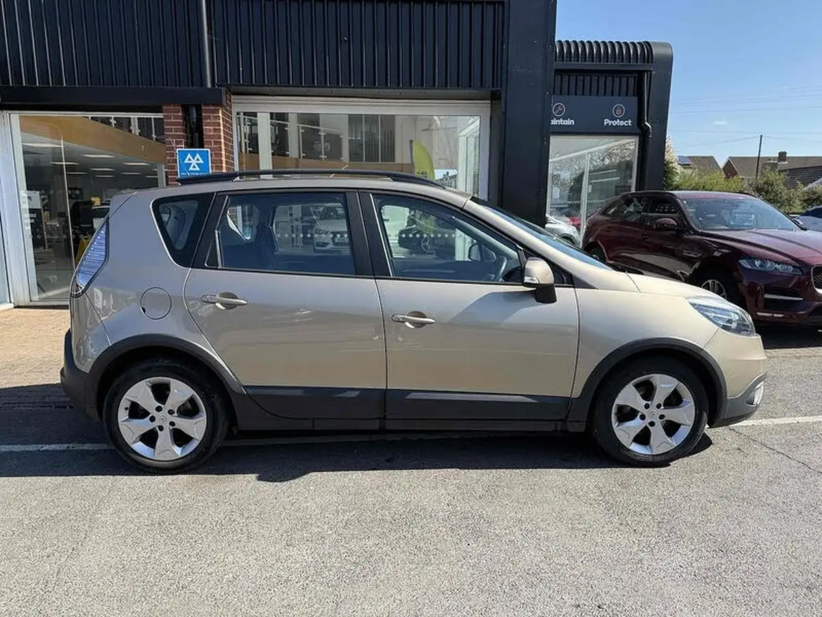 2013-renault-scenic-xmod-16-dynamique-tomtom-big-7