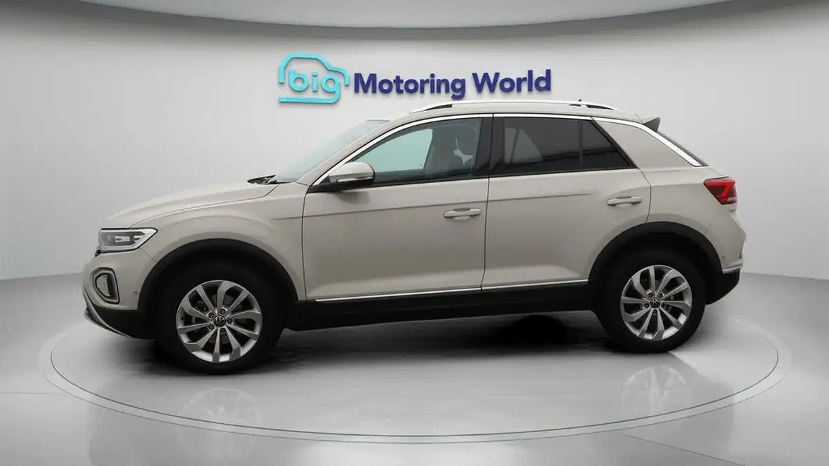2023-volkswagen-t-roc-15-tsi-style-hatchback-5d-big-4