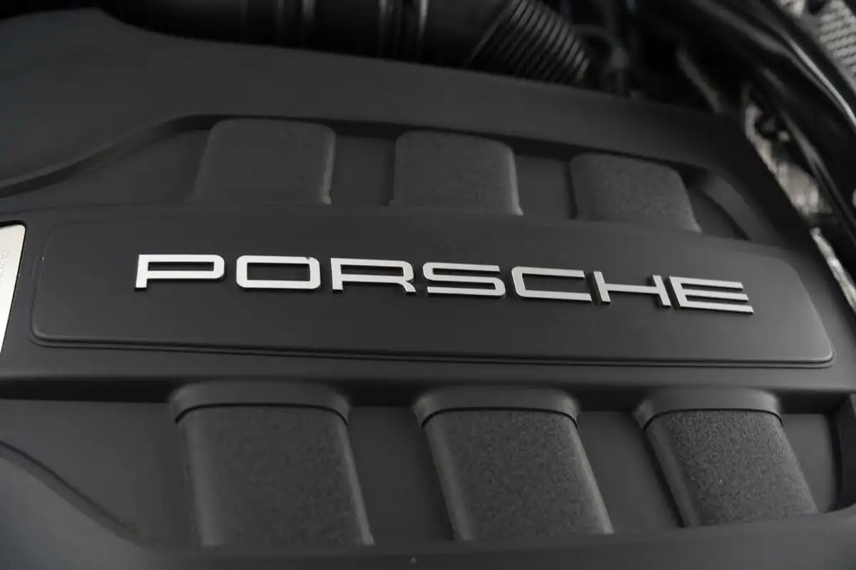 2016-porsche-macan-30td-s-big-11