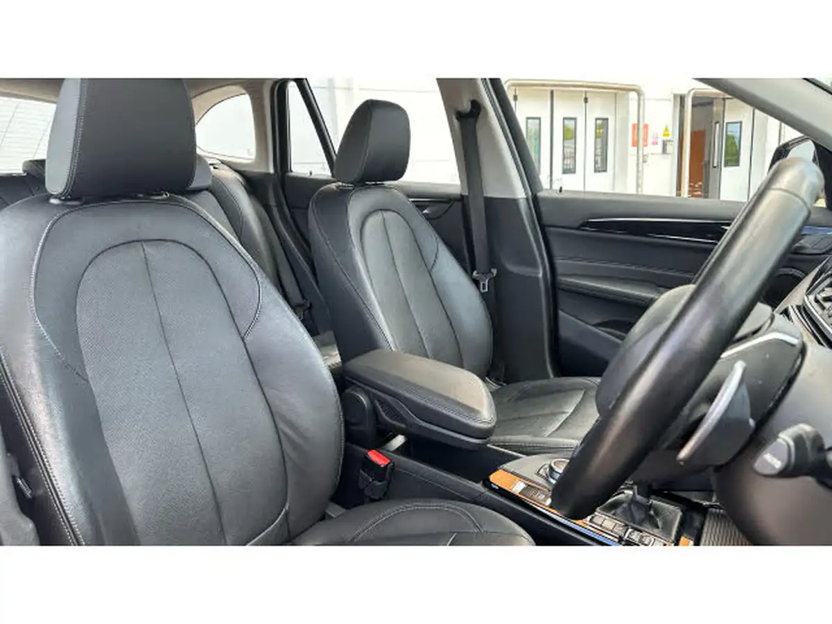 2021-bmw-x1-20-sdrive20i-xline-big-10