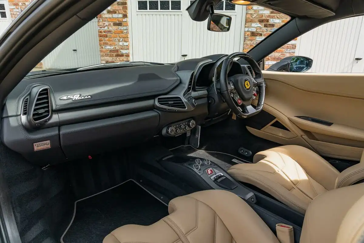 2011-ferrari-458-45-italia-big-35