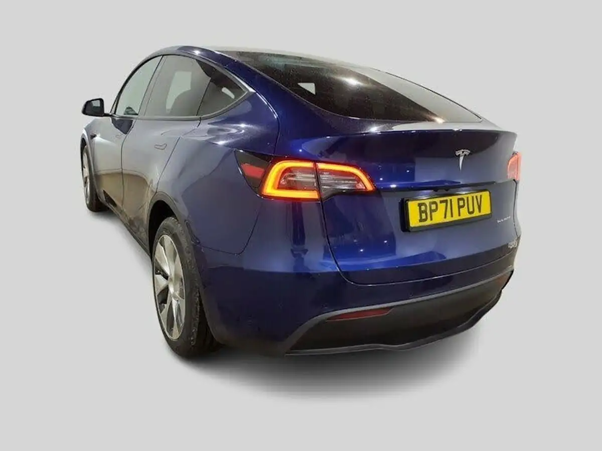 2022-tesla-model-y-e-long-range-big-2