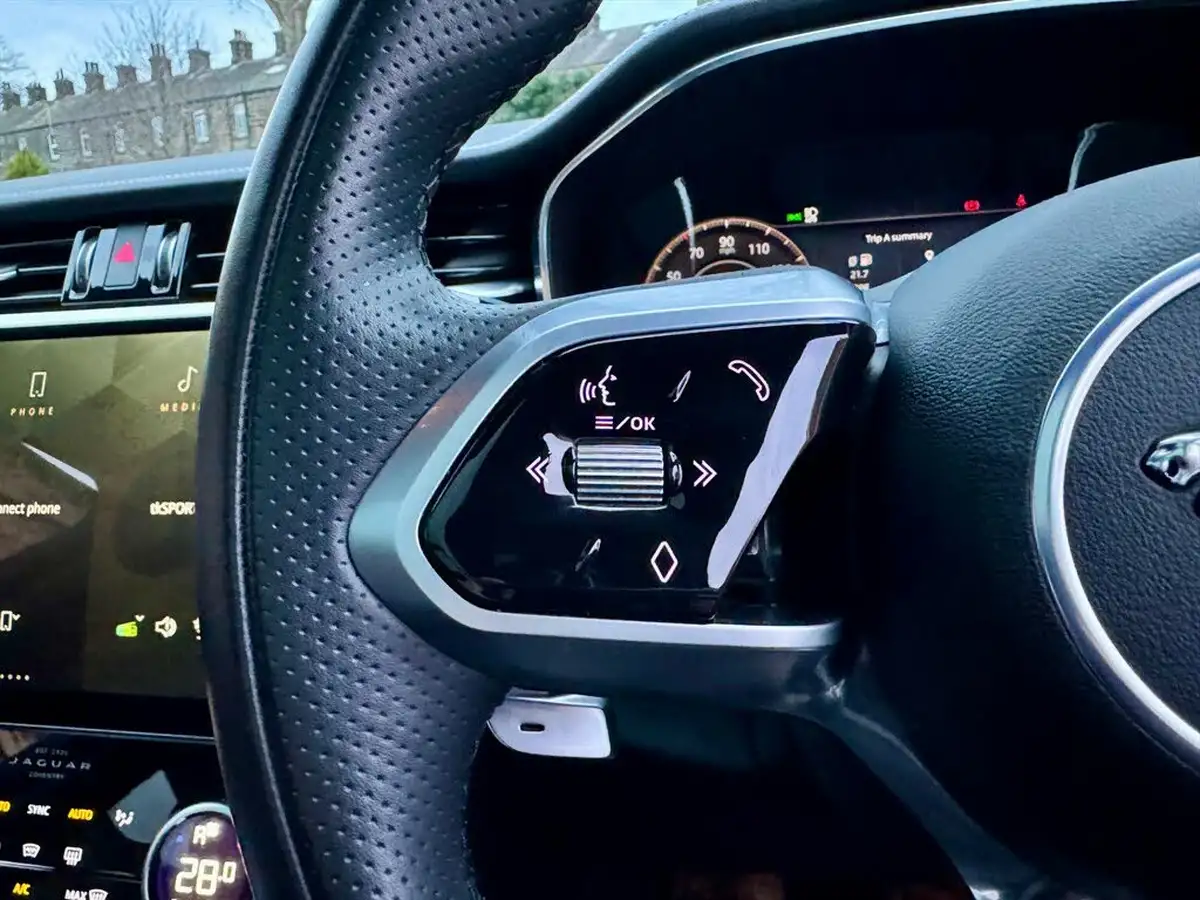 2021-jaguar-f-pace-20-p400e-hse-big-27