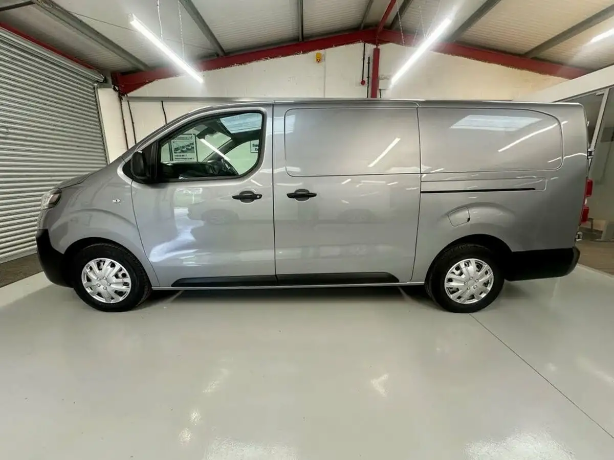2022-vauxhall-vivaro-20td-3100-l2h1-dynamic-panel-auto-big-1
