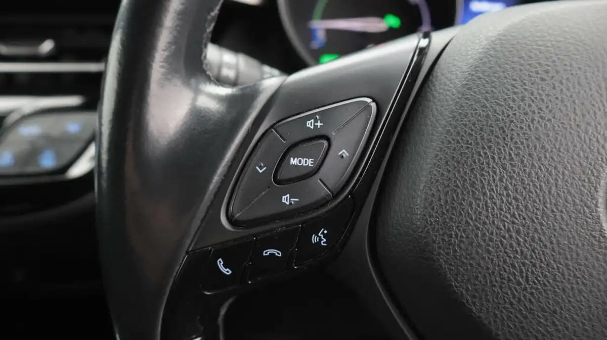 2018-toyota-c-hr-18-vvt-i-dynamic-big-24