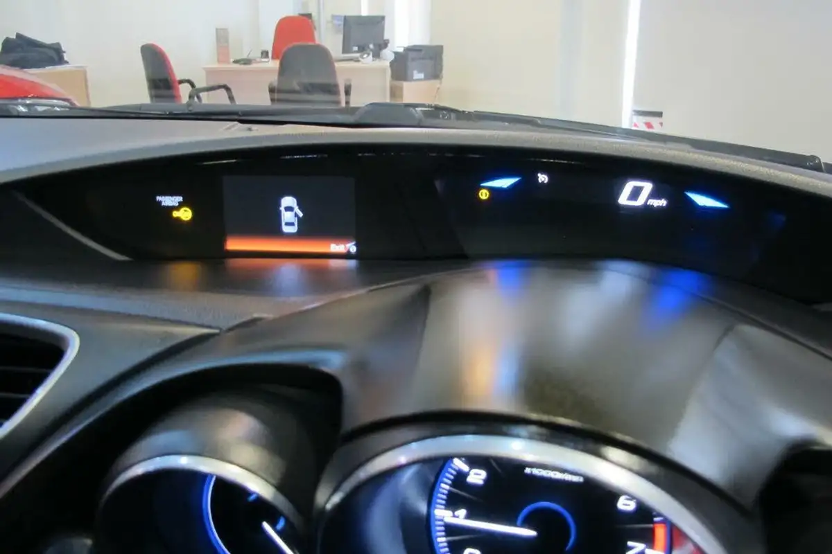 2016-honda-civic-14-i-vtec-se-plus-navi-big-19