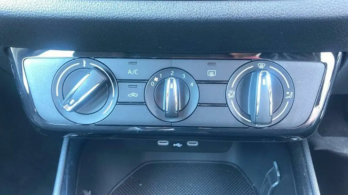 2025-skoda-fabia-10-tsi-se-comfort-116ps-big-19