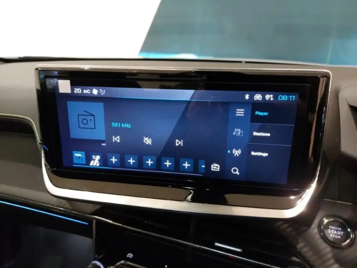 2025-peugeot-2008-suv-e-gt-136ps-50kwh-big-10