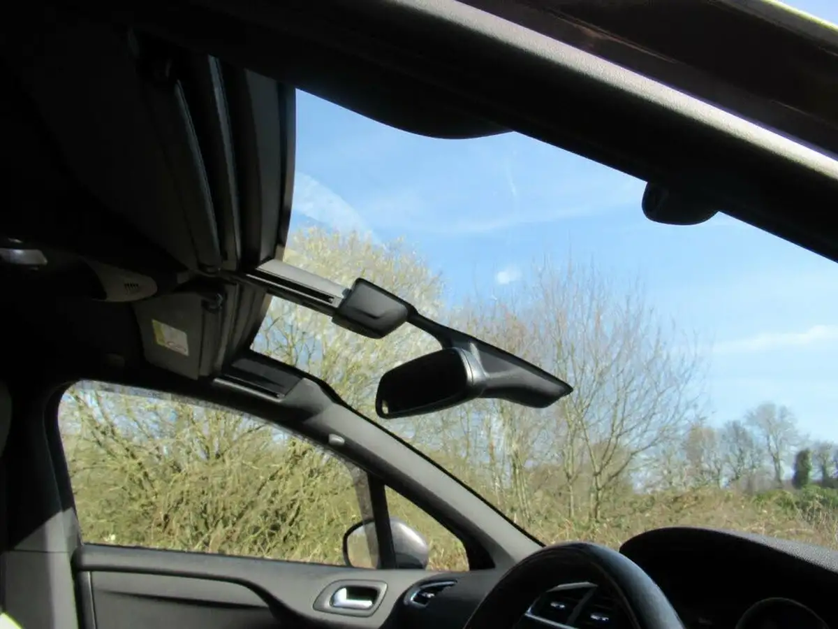 2015-citroen-ds4-16bluehdi-dstyle-nav-big-30