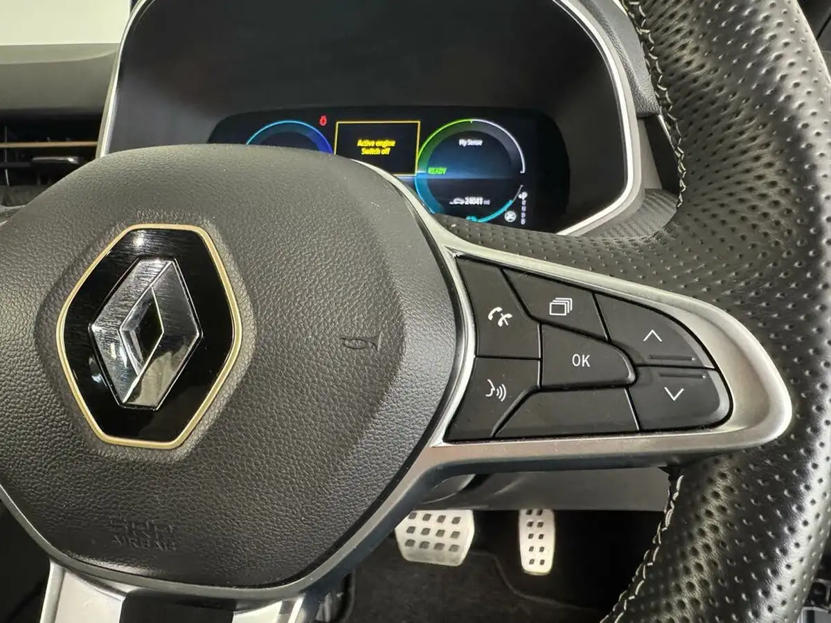 2023-renault-clio-16-engineered-big-24