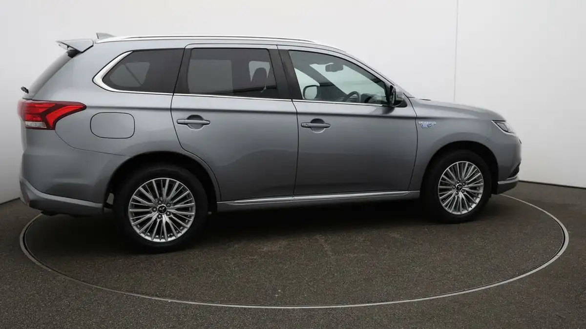 2020-mitsubishi-outlander-24-dynamic-phev-big-42
