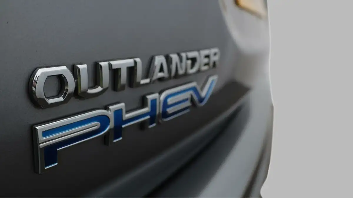 2020-mitsubishi-outlander-24-dynamic-phev-big-21