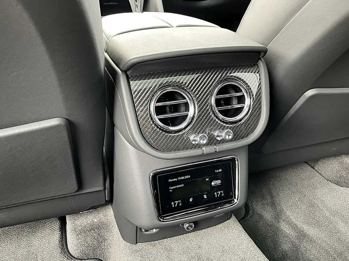 2024-bentley-bentayga-40-v8-s-big-32