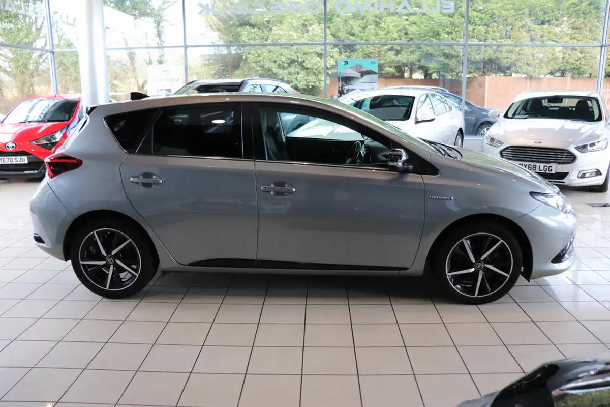 2018-toyota-auris-18-vvt-i-hsd-design-hatchback-big-8