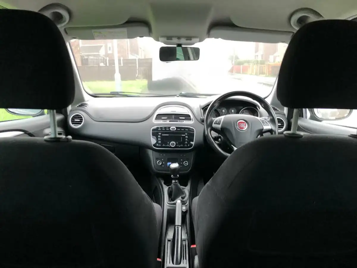 2014-fiat-punto-14-jet-black-ii-big-10