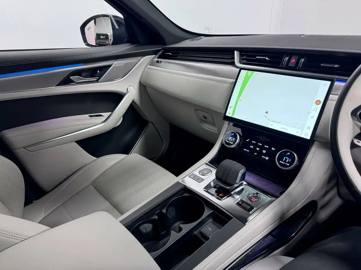 2023-jaguar-f-pace-20-d200-r-dynamic-se-black-big-24