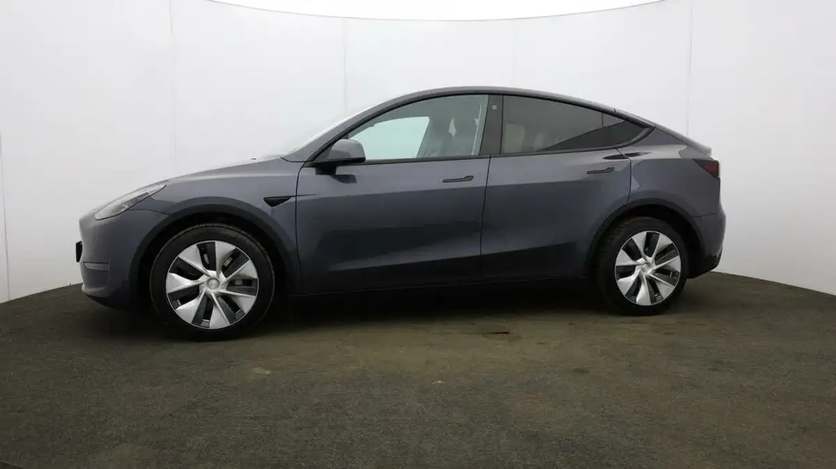 2022-tesla-model-y-e-long-range-big-26