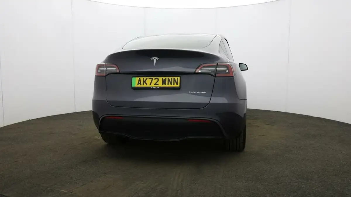 2022-tesla-model-y-e-long-range-big-54