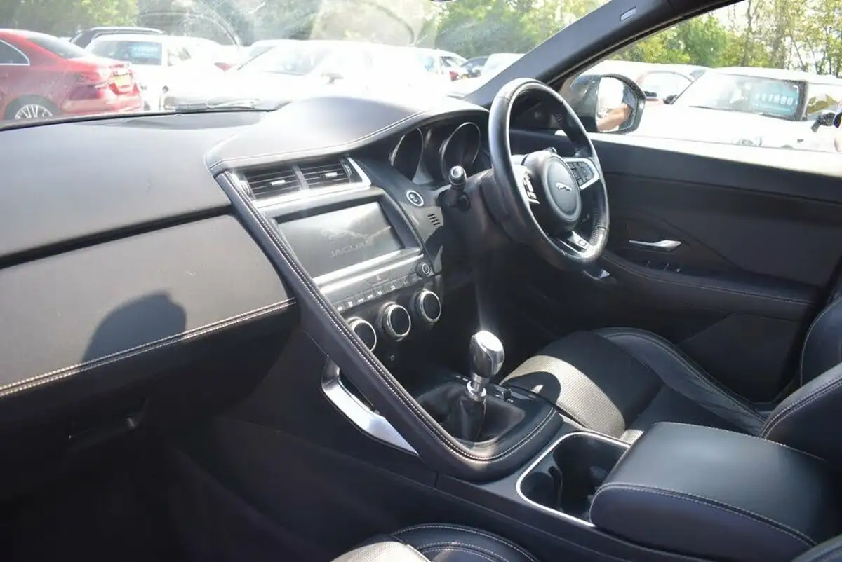 2018-jaguar-e-pace-20-i4d-r-dynamic-s-150ps-big-16