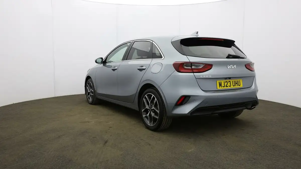 2022-kia-ceed-15-t-gdi-3-hatchback-big-35