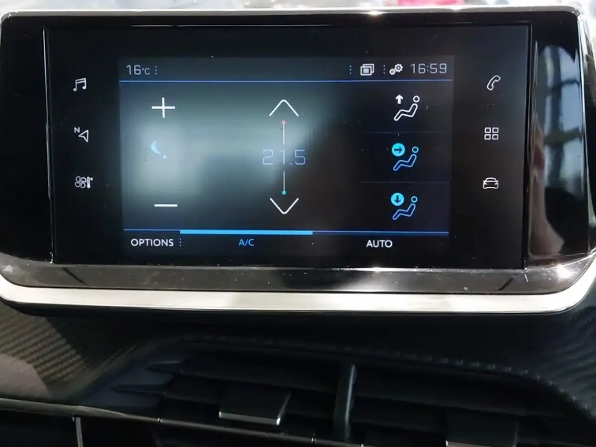 2023-peugeot-208-12-puretech-allure-premium-100ps-big-17