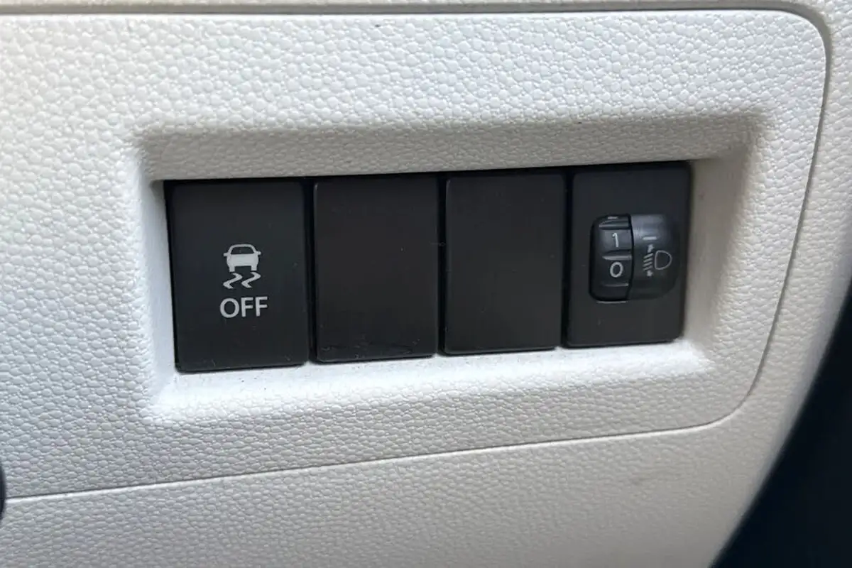 2017-suzuki-ignis-12-dualjet-sz-t-big-24