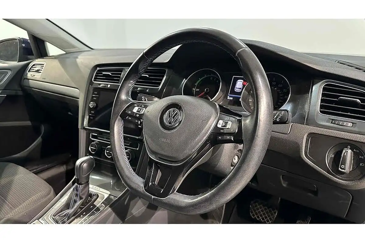 2019-volkswagen-golf-e-e-golf-big-24