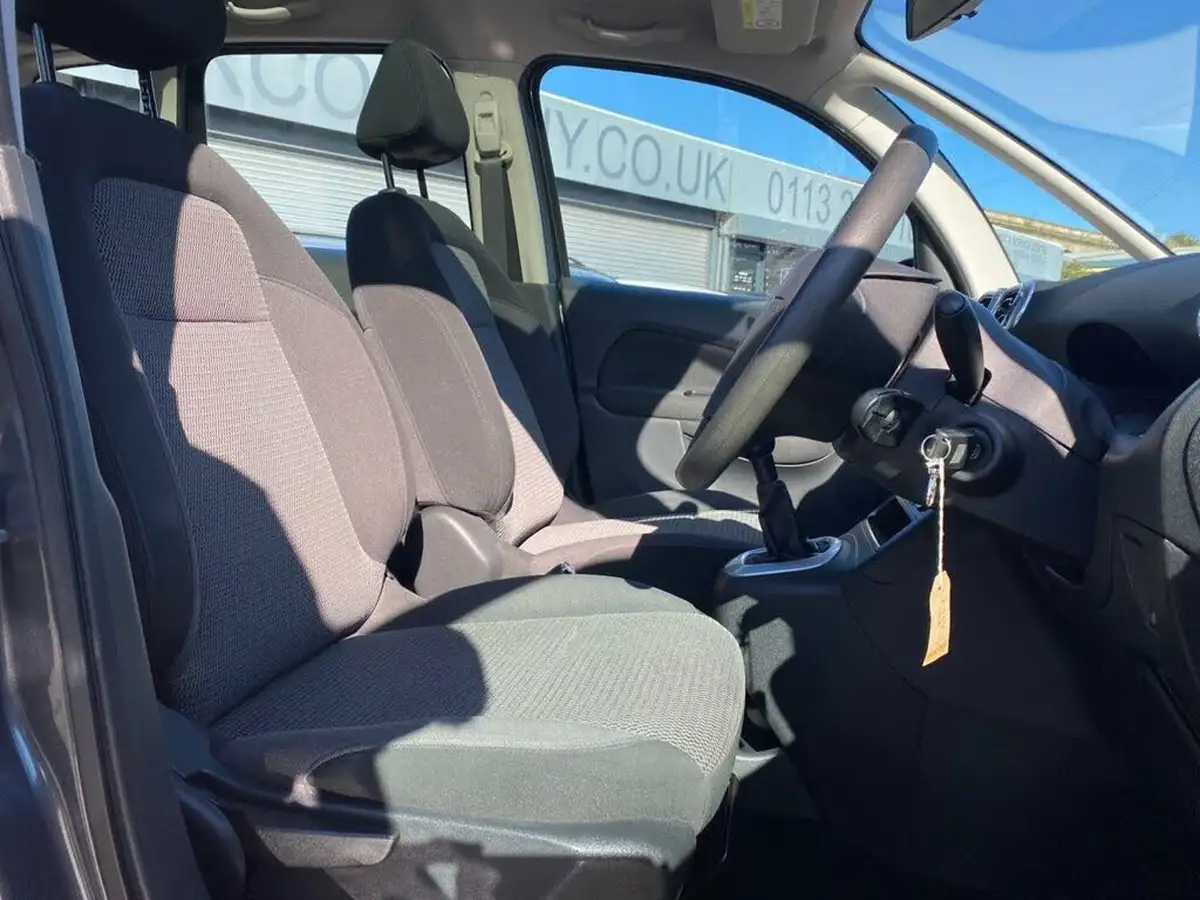 2014-citroen-c3-picasso-14-selection-big-15