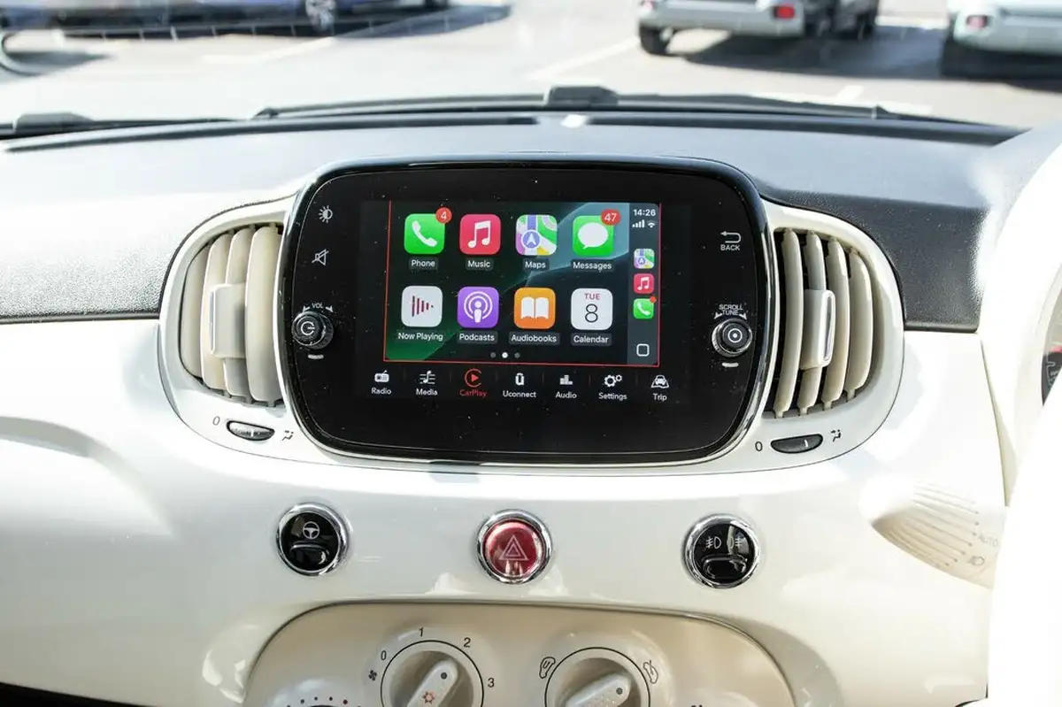 2022-fiat-500c-10-dolcevita-big-28