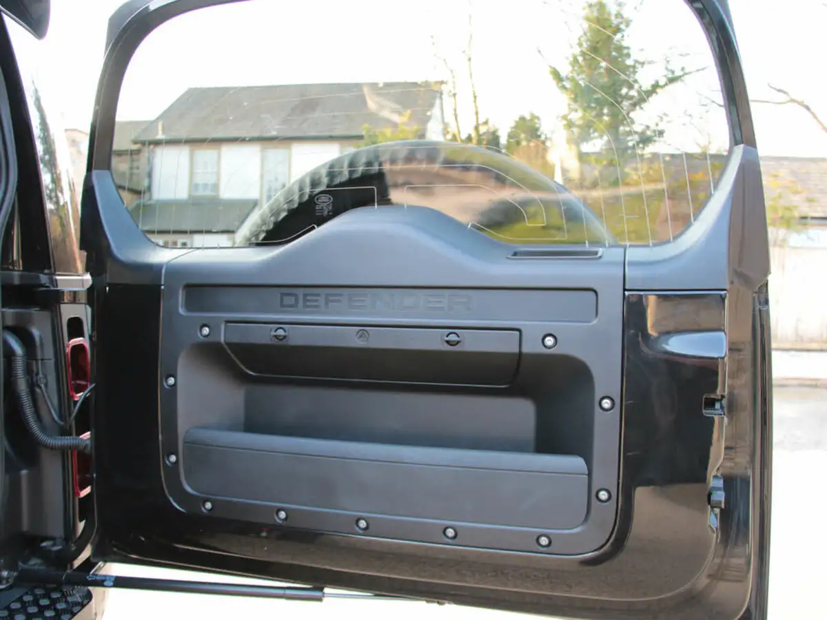 2023-land-rover-110-defender-30-d300-hard-top-x-dynamic-hse-110-big-48