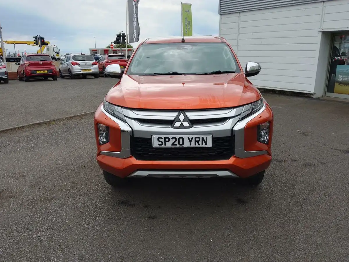 2020-mitsubishi-l200-22di-d-barbarian-auto-big-4