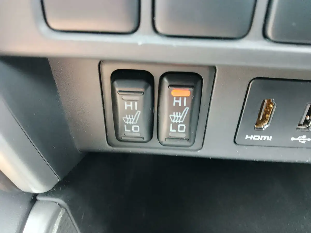 2020-mitsubishi-l200-22di-d-barbarian-auto-big-22