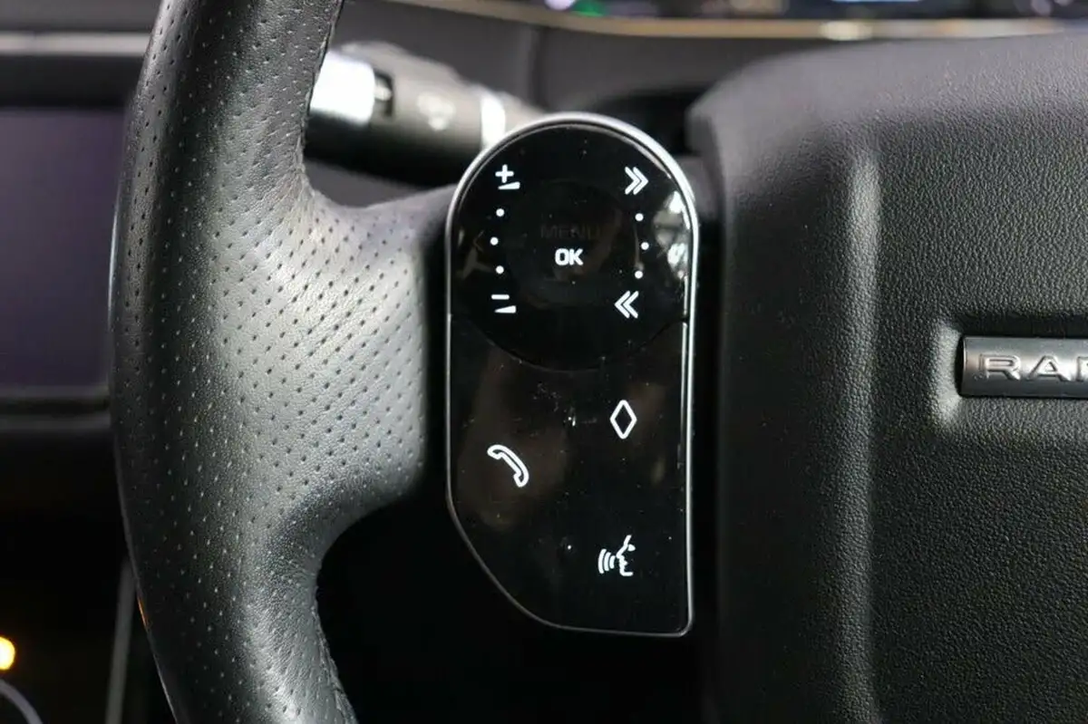 2019-land-rover-range-rover-evoque-20-d150-r-dynamic-big-29