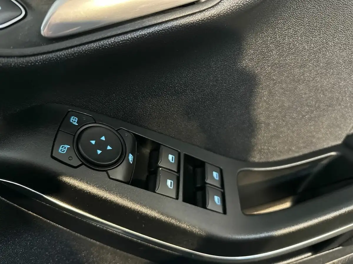 2022-ford-fiesta-10t-titanium-vignale-125ps-hybrid-mhev-powershift-big-24